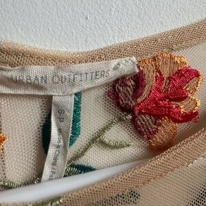 floral mesh long sleeve top!